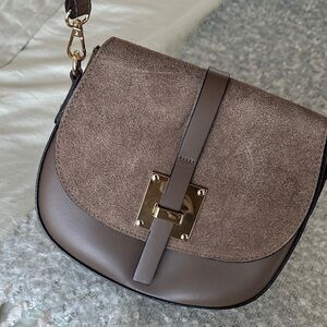 Elegant Brown Leather Crossbody Bag